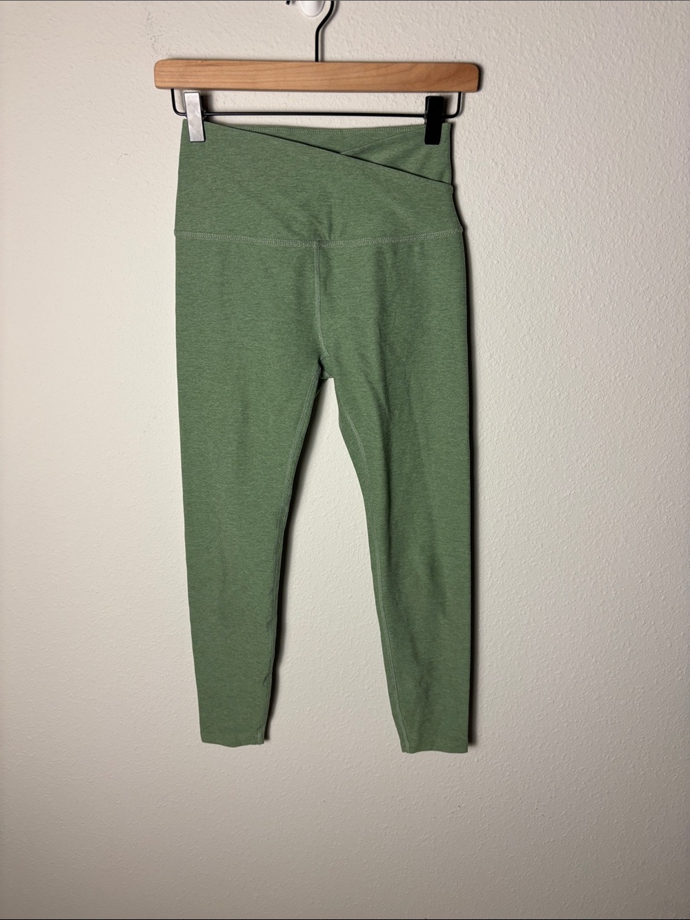 Beyond Yoga Crossover Spacedye 25” Leggings Sage Green